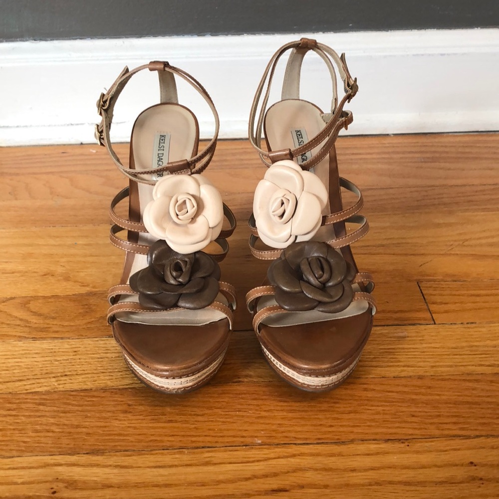 Kelsi Dagger flower sandal